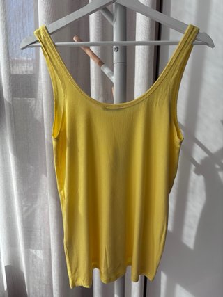 Camiseta tirantes amarilla M Zara