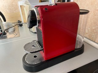 Cafetera + Espumador Nespresso Citiz Roja