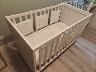 Cuna bebé con colchón y protectores