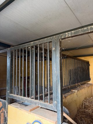 Estructura para dos boxes para caballos