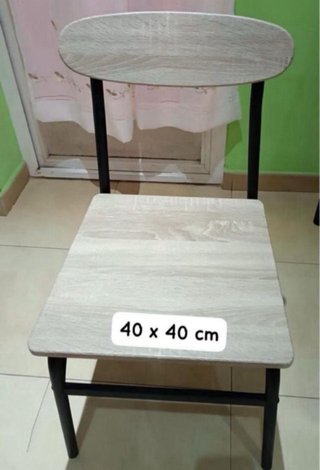 Mesa de comedor y 4 sillas