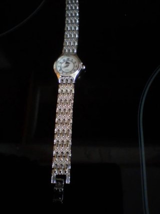 Reloj de pulsera plateado para mujer