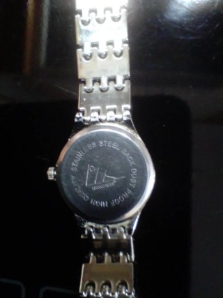 Reloj de pulsera plateado para mujer