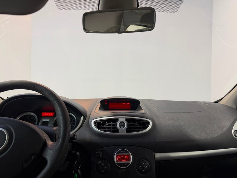 Renault Clio 2010, foto 11