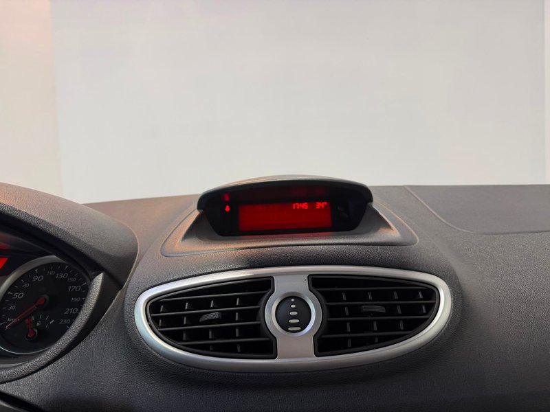 Renault Clio 2010, foto 12