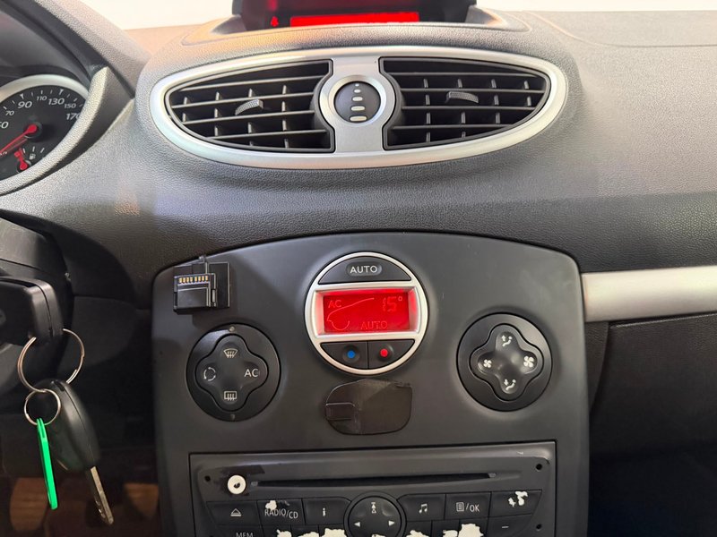 Renault Clio 2010, foto 13
