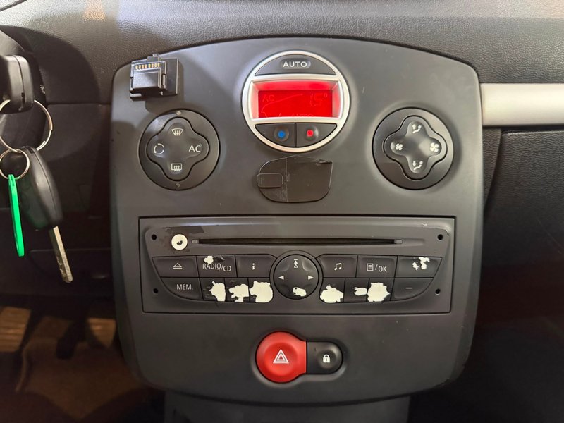 Renault Clio 2010, foto 14