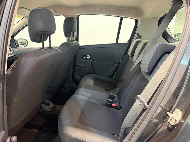 Renault Clio 2010, foto 19