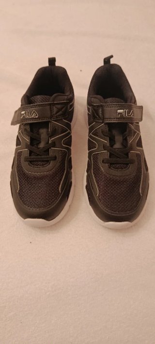 Zapatillas Fila niño negras y blancas
