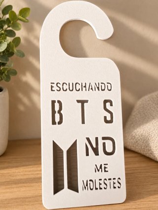 Colgador puerta "No molestar" BTS Decoración Army