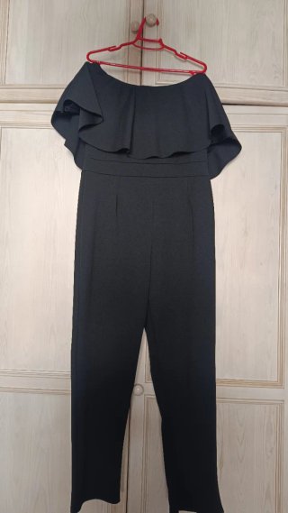 Mono negro con volantes