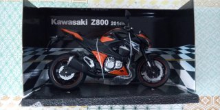 Maqueta moto Kawasaki Z800/Escala 1:12