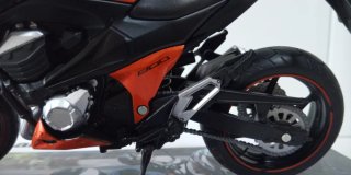 Maqueta moto Kawasaki Z800/Escala 1:12
