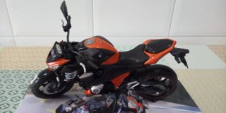 Maqueta moto Kawasaki Z800/Escala 1:12