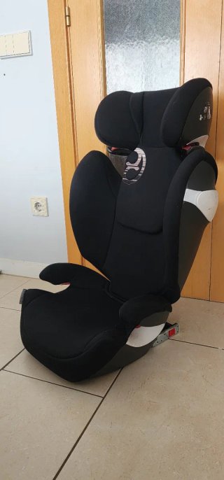 Silla de coche infantil negra