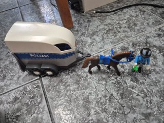 Playmobil 6922 - Policía con Caballo y Remolque