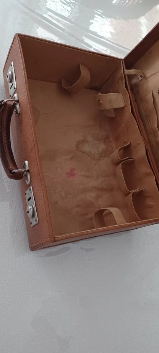 Antiguo maletín neceser de piel