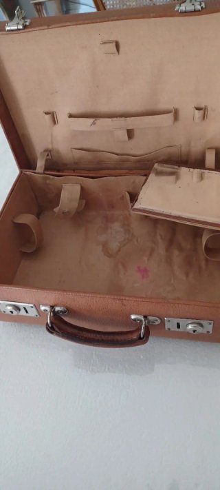 Antiguo maletín neceser de piel