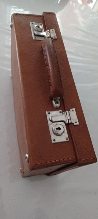 Antiguo maletín neceser de piel