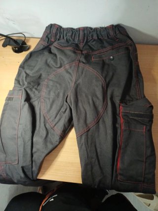 Pantalón de trabajo negro (sin botón)