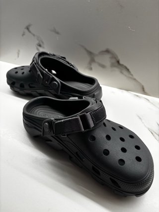 Crocs Syncro Utility Clog Negro