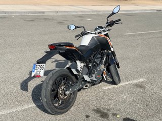 KTM Duke Naranja y Blanca