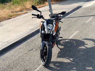 KTM Duke Naranja y Blanca