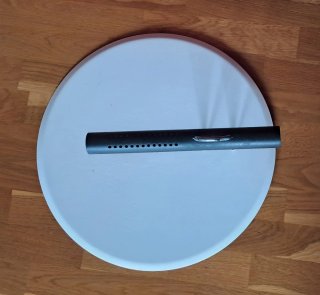 Lámpara LED moderna blanca y negra