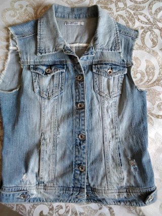 Chaleco vaquero Stradivarius,ideal para combinar