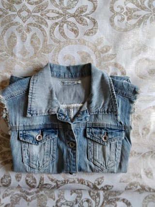 Chaleco vaquero Stradivarius,ideal para combinar