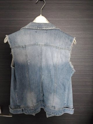 Chaleco vaquero Stradivarius,ideal para combinar