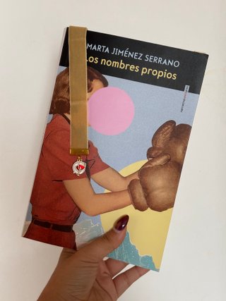 Punto de libro de tela, con dos charms