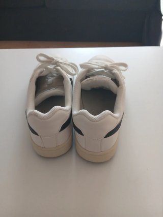 Zapatillas Nike Blancas y Negras