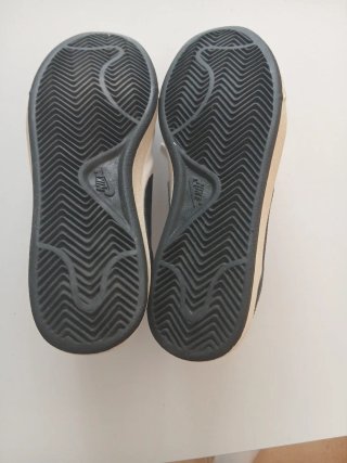 Zapatillas Nike Blancas y Negras
