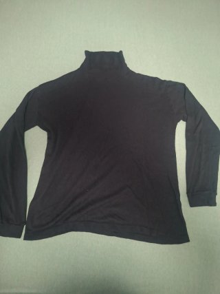Camiseta cuello alto hombre negra