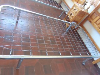 Cama individual madera y metal