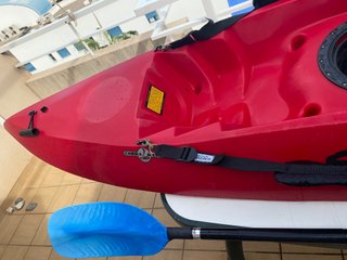 Kayak rojo monoplaza