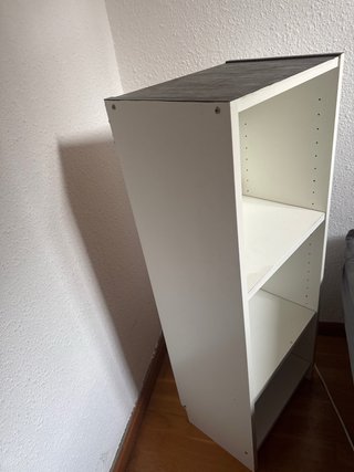 Estantería blanca de madera
