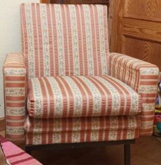 Dos sillones antiguos recién tapizados