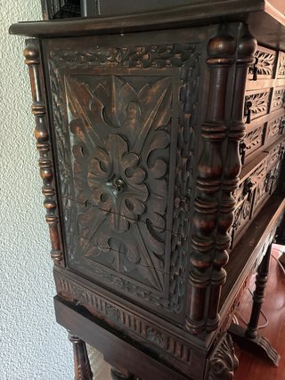 Antiguo bargueño madera negro