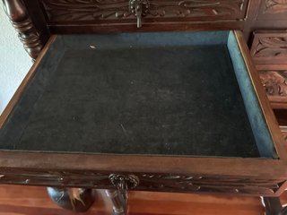 Antiguo bargueño madera negro
