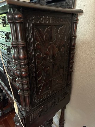 Antiguo bargueño madera negro