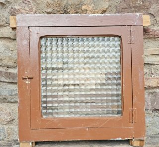 Marco de ventana de madera con cristal