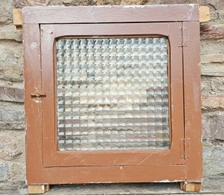 Marco de ventana de madera con cristal
