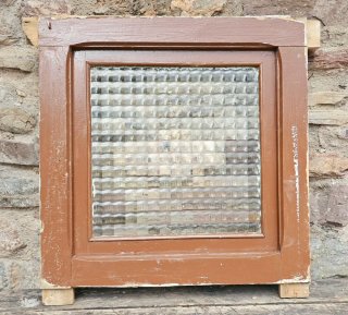 Marco de ventana de madera con cristal