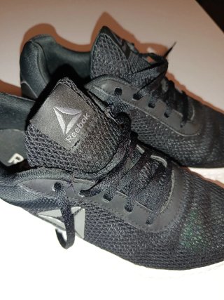 Zapatillas Reebok Running Negras y Blancas