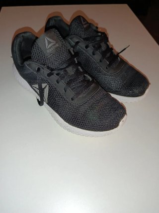 Zapatillas Reebok Running Negras y Blancas