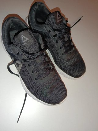 Zapatillas Reebok Running Negras y Blancas