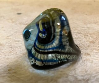 Anello in vetro decorato