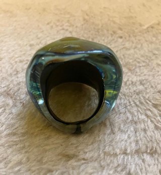 Anello in vetro decorato